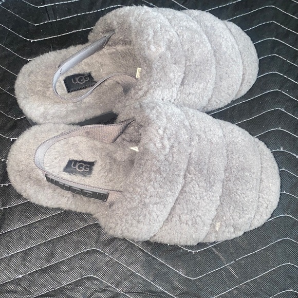 UGG - Picture 1 of 3